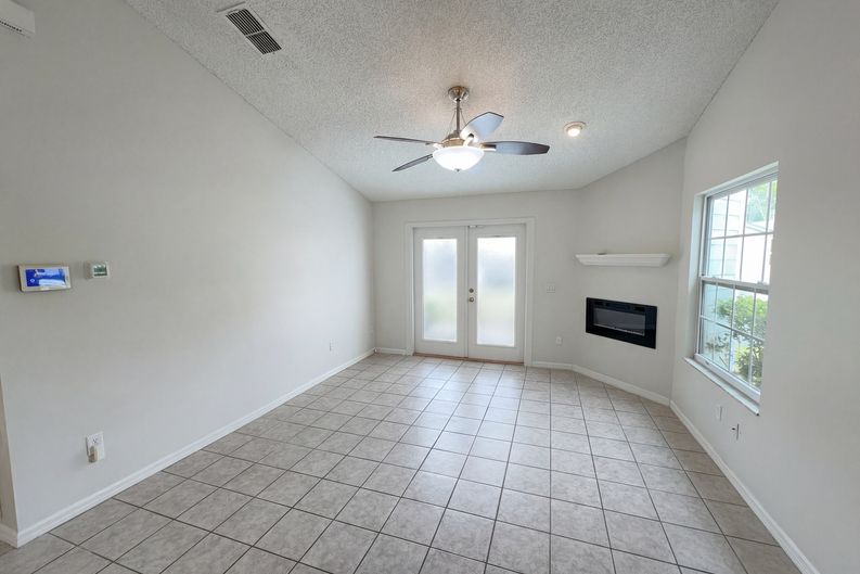 Photo 13 of 18 of 2000 Plainfield Dr, Orlando, FL