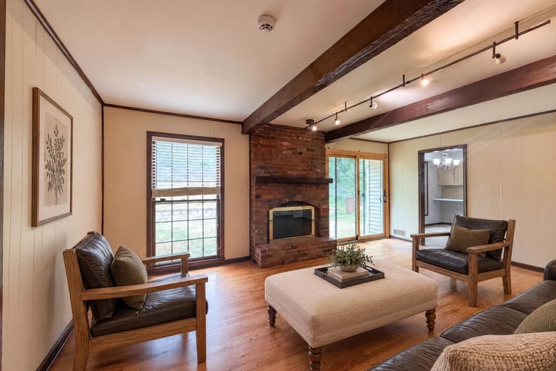 Photo 3 of 27 of 6916 N Overland Dr, Kansas City, MO