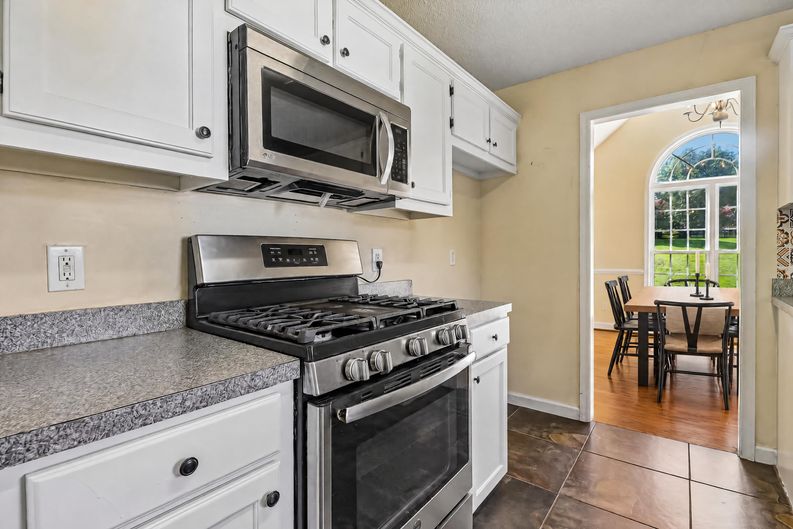 Photo 9 of 44 of 168 Hollow Tree Ct, Lugoff, SC