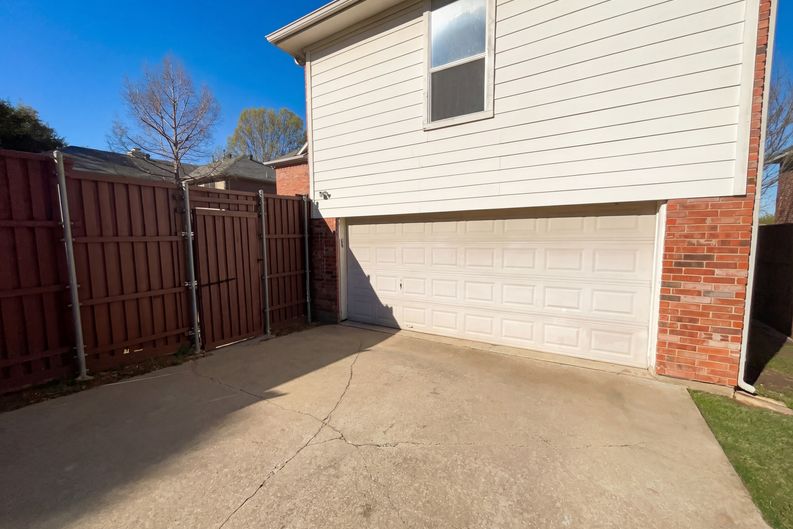 Photo 20 of 50 of 2406 Manchester Dr, Carrollton, TX