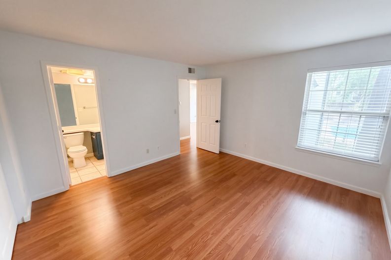Photo 4 of 19 of 6702 S Ivy Way, Centennial, CO