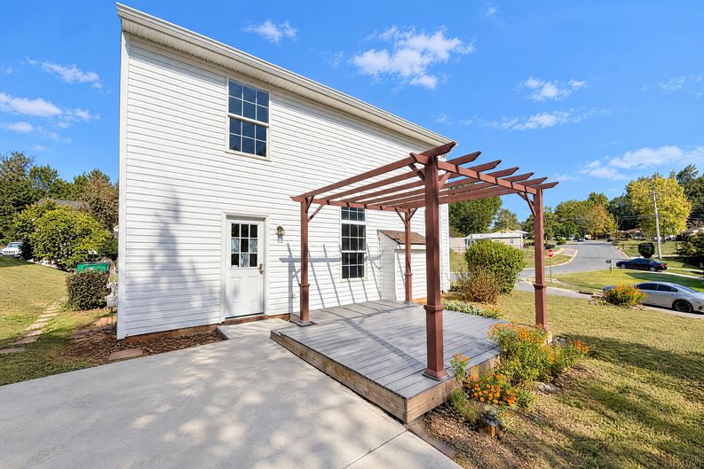 Photo 5 of 22 of 3512 Braden Dr, Charlotte, NC