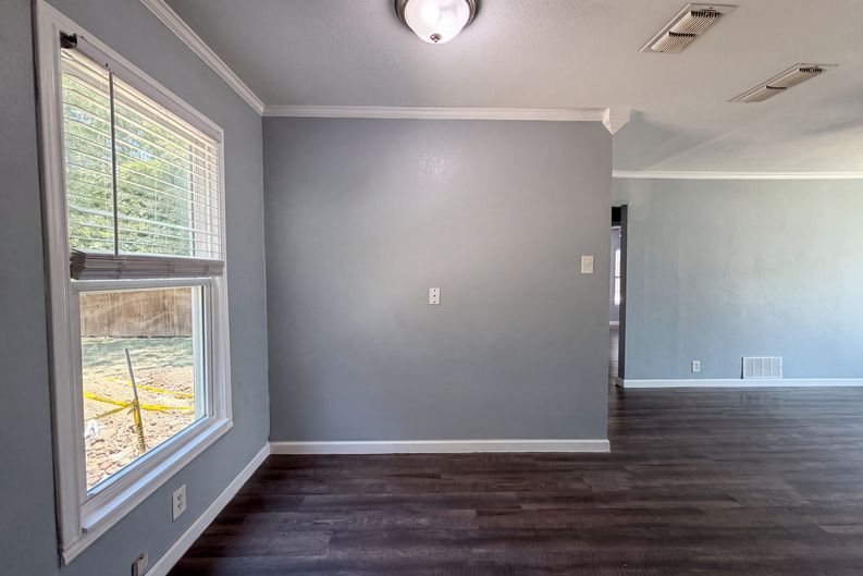 Photo 8 of 17 of 1012 Turner St, Cleburne, TX