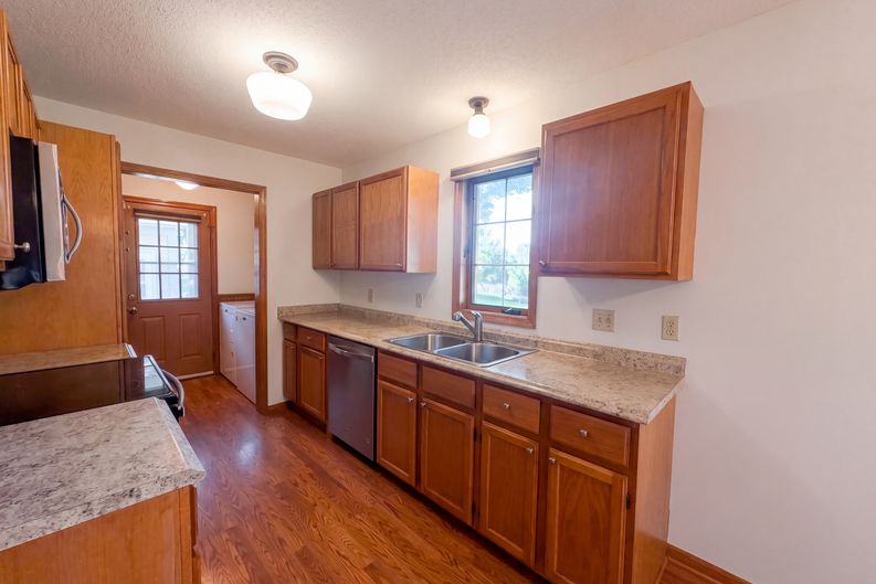 Photo 7 of 19 of 441 S Elm St, Waconia, MN