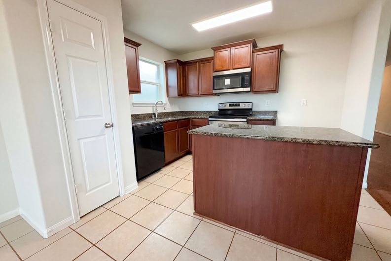Photo 12 of 18 of 5014 Alder Bend Ln, Richmond, TX