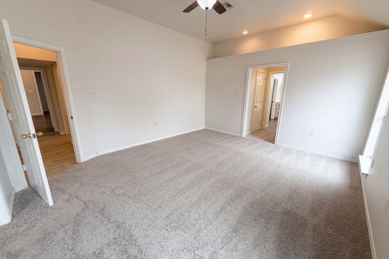 Photo 10 of 25 of 1226 Oakmanor Cir, Hewitt, TX