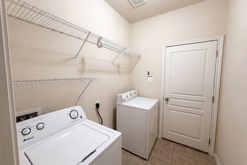Photo 17 of 20 of 9816 Mullins Crossing Dr, Fort Worth, TX