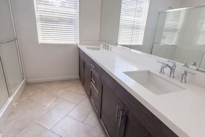 Photo 7 of 21 of 573 Winchester Dr, Oxnard, CA
