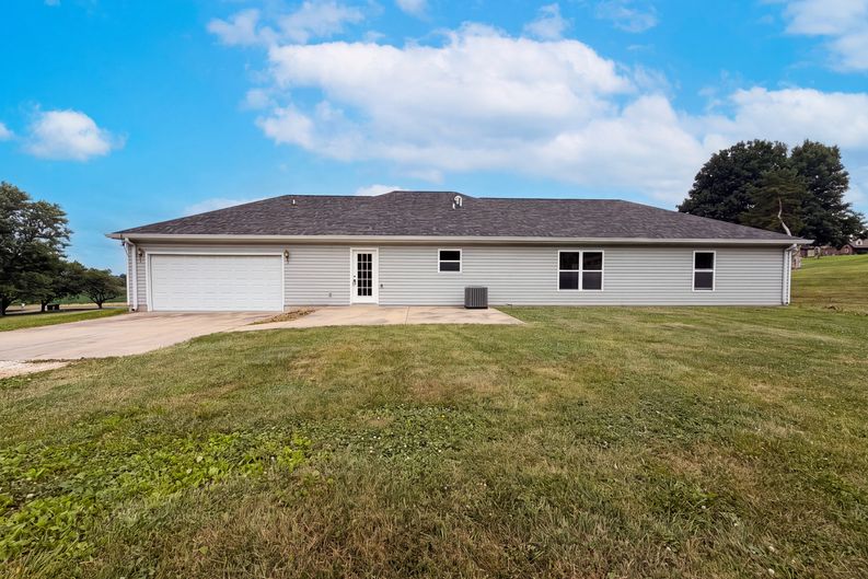 Photo 5 of 26 of 2357 Bastean Rd, Wentzville, MO
