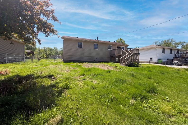 Photo 5 of 19 of 231 Downey Dr, Wellsville, KS