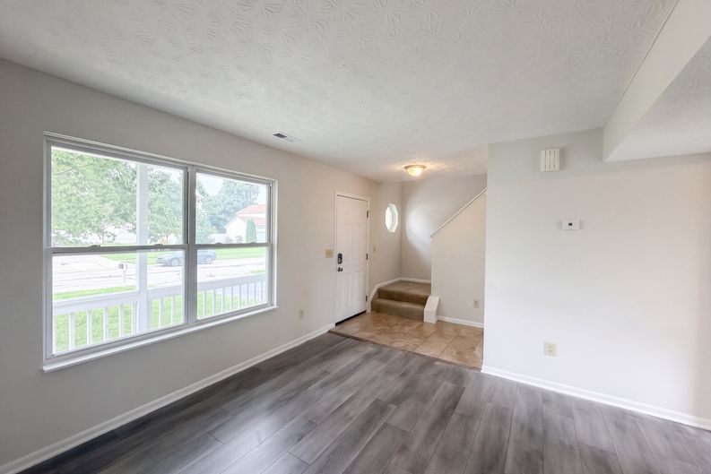 Photo 7 of 19 of 208 Isaac Tharp St, Pataskala, OH
