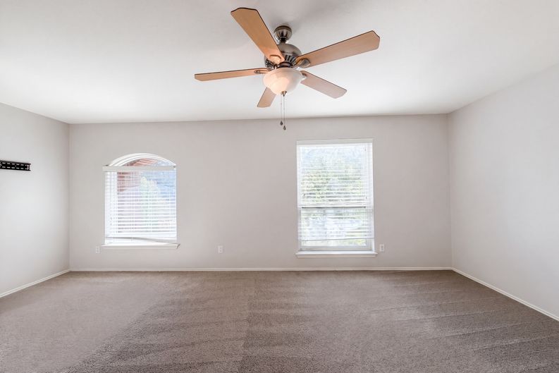 Photo 4 of 16 of 1722 Woods Blvd, Round Rock, TX