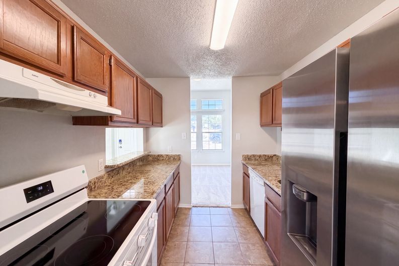 Photo 7 of 16 of 5624 Shady Springs Trl, Fort Worth, TX
