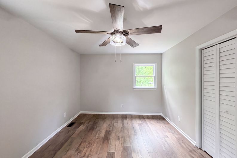 Photo 10 of 22 of 706 Crescent Dr, Cherryville, NC