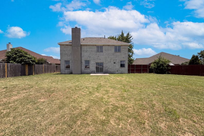 Photo 14 of 18 of 861 Pimernel Ln, Plano, TX