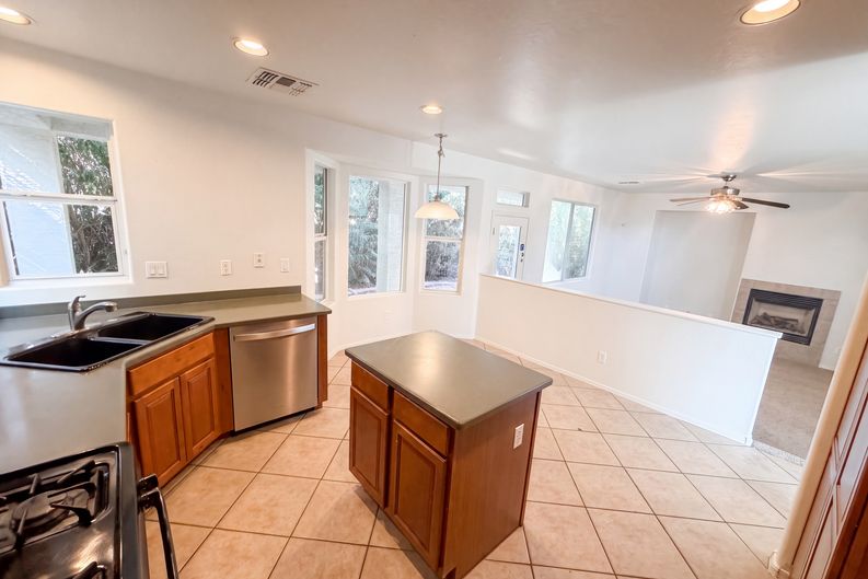 Photo 11 of 34 of 1214 E Frances Ln, Gilbert, AZ