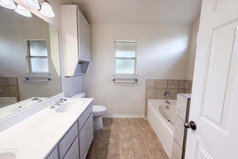 Photo 7 of 16 of 11117 Weatherford Dr, Belton, TX