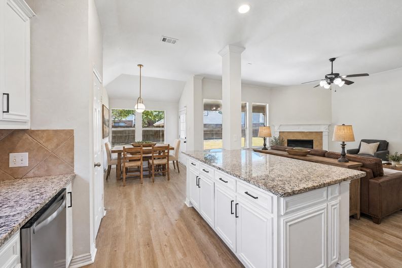 Photo 8 of 35 of 1009 Spinnaker Dr, Forney, TX