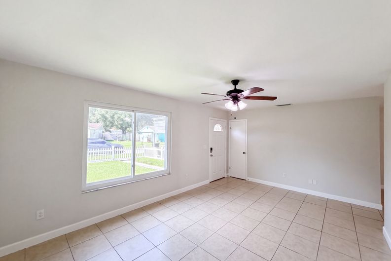 Photo 3 of 19 of 7233 W Thomas Jefferson Cir W, Bartow, FL