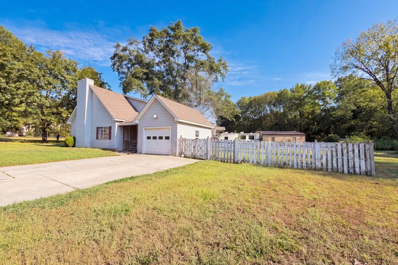 Photo 14 of 19 of 4334 Morningside Dr, Helena, AL