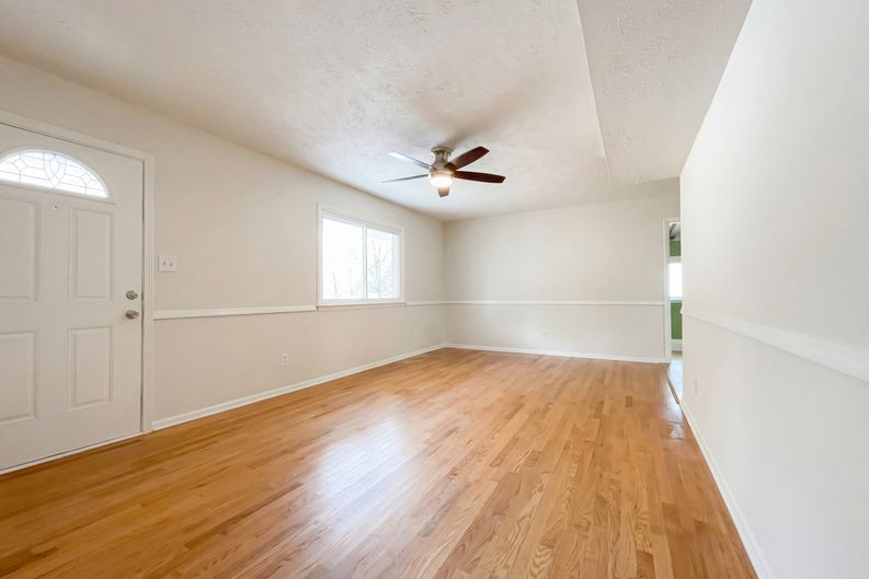 Photo 3 of 16 of 1004 Vesper Ln, Fayetteville, NC