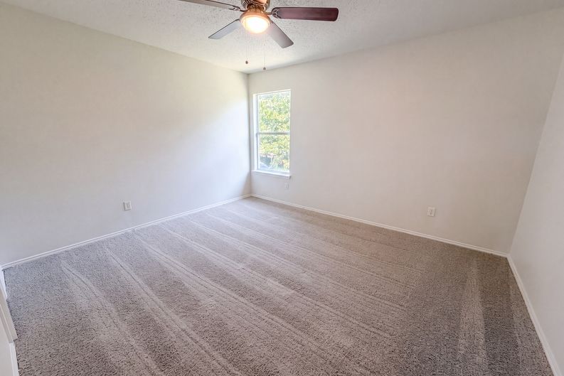 Photo 15 of 20 of 448 N Waterford Oaks Dr, Cedar Hill, TX