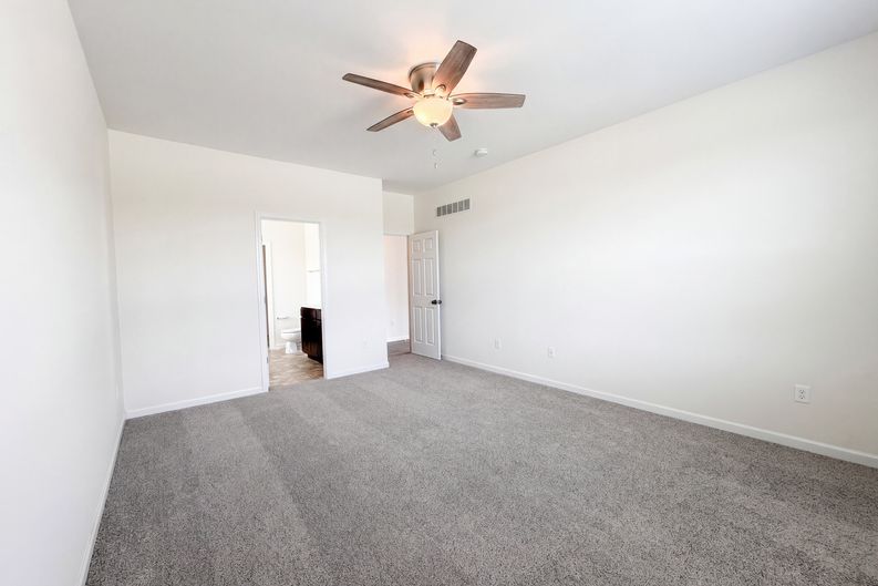 Photo 4 of 22 of 1034 Sweet River Dr, Saint Paul, MO