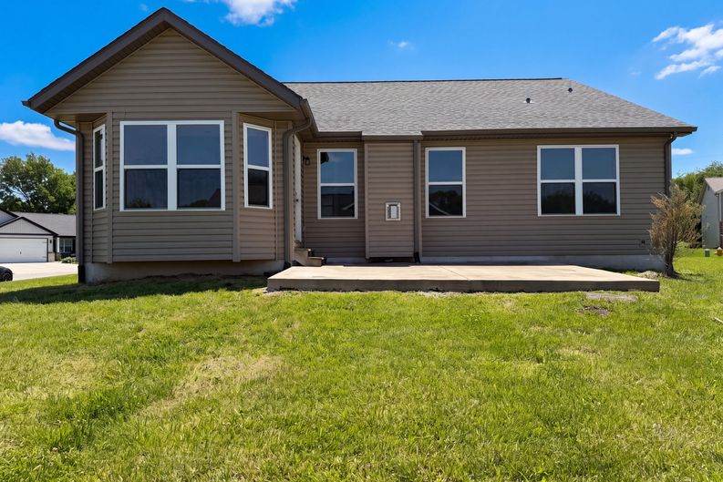 Photo 5 of 22 of 7932 Laurel Flats Dr, Caseyville, IL
