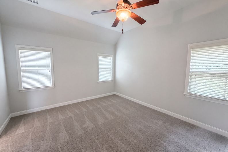 Photo 13 of 27 of 212 Westwind Dr, Newnan, GA