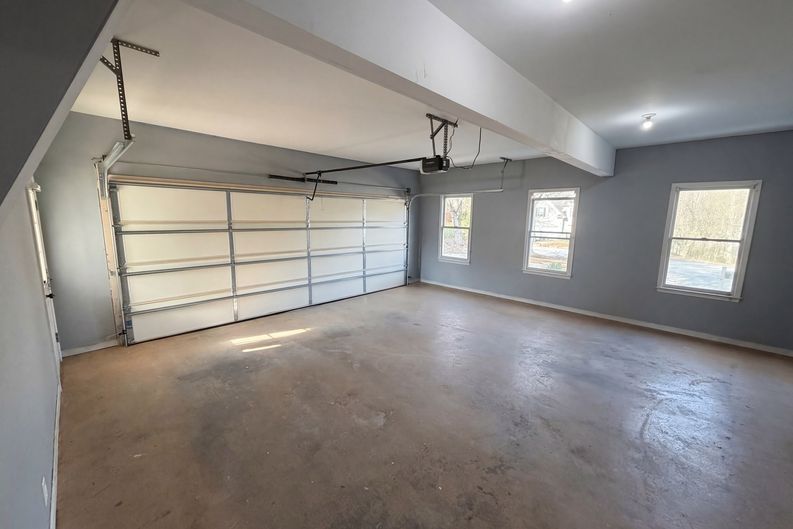 Photo 11 of 25 of 5011 Lake Holw, Douglasville, GA