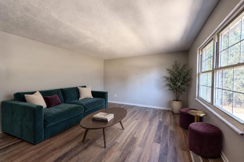 Photo 5 of 38 of 6363 Sandric Ln, Liberty Township, OH