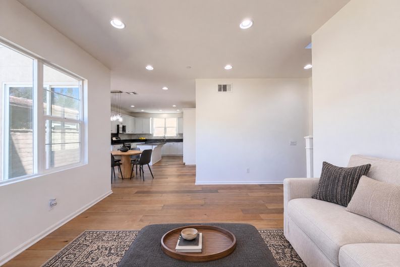 Photo 7 of 31 of 21981 Propello Dr, Santa Clarita, CA