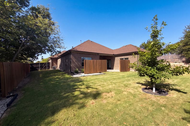 Photo 5 of 24 of 8912 Holt St, Lakeside, TX