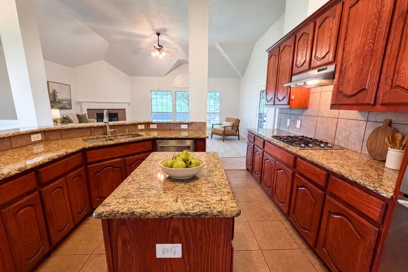 Photo 3 of 21 of 529 Olympia St, Desoto, TX