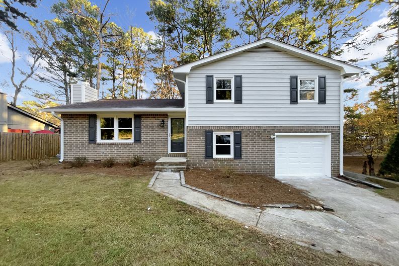 Photo 6 of 46 of 48 Russell Rd, Lawrenceville, GA