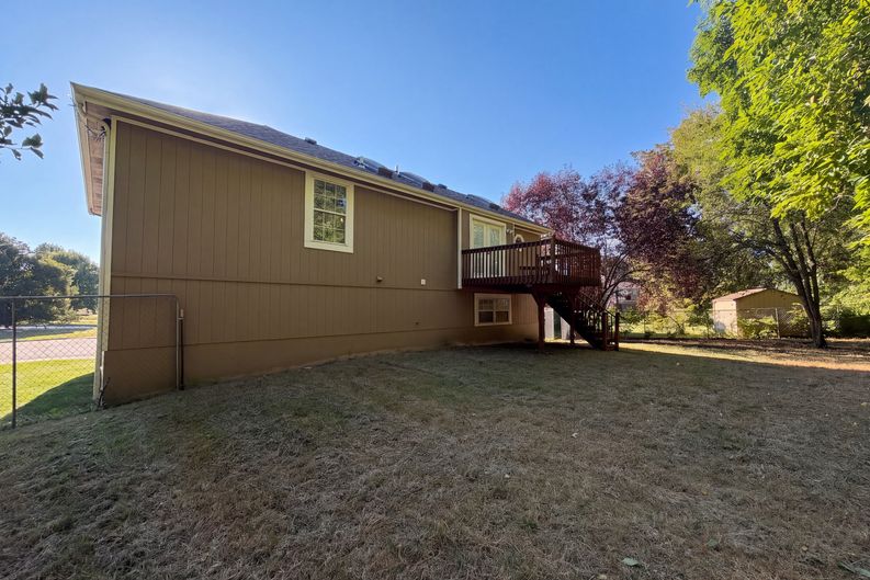 Photo 20 of 25 of 801 Courtland Ct, Belton, MO