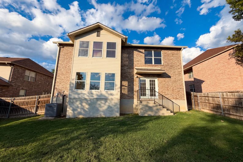 Photo 5 of 19 of 121 Springtree Fld, Cibolo, TX