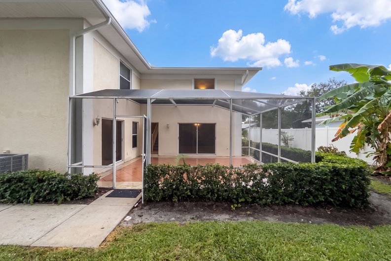 Photo 6 of 19 of 1538 N Lawnwood Cir, Fort Pierce, FL
