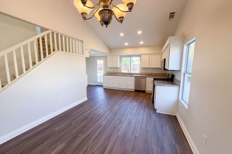 Photo 9 of 43 of 563 Tell Ln, Hemet, CA