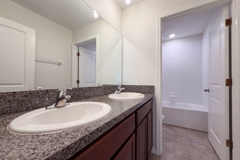 Photo 32 of 42 of 10448 Carloway Hills Dr, Wimauma, FL
