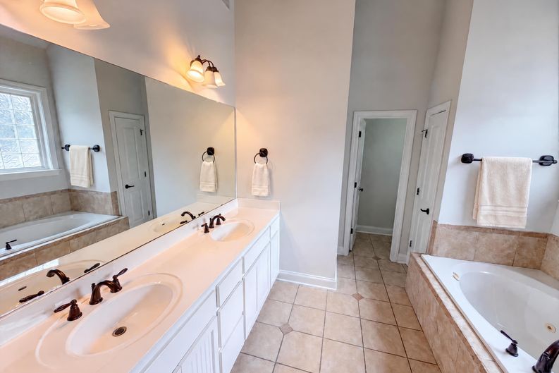 Photo 14 of 25 of 212 Westwind Dr, Newnan, GA