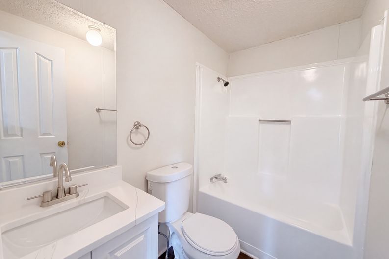 Photo 7 of 17 of 2648 Pine Ridge Dr, Nashville, TN
