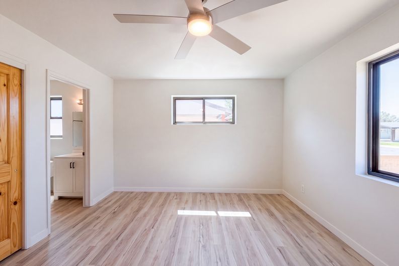 Photo 4 of 24 of 4801 N 14th Ave, Phoenix, AZ