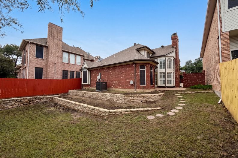 Photo 25 of 27 of 7707 Windmere Ct, Irving, TX
