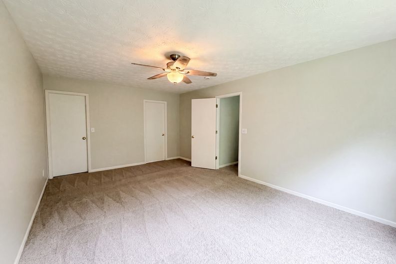 Photo 10 of 25 of 4213 Mallard Dr, Batavia, OH