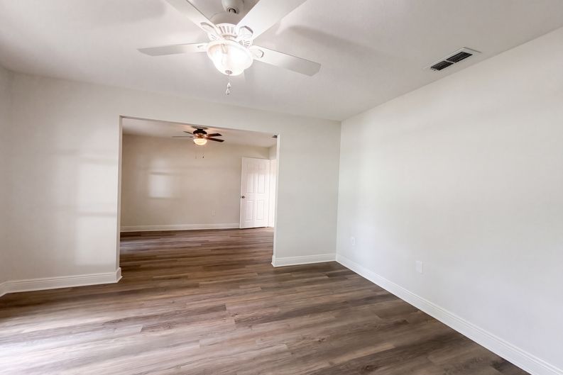 Photo 7 of 21 of 1711 Avant St, Valrico, FL