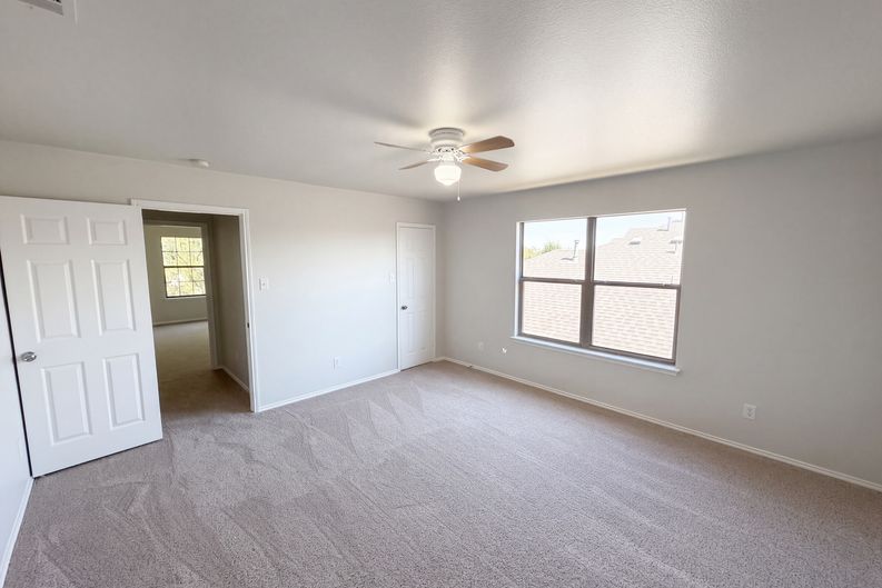 Photo 19 of 33 of 10713 Vista Heights Blvd, Fort Worth, TX