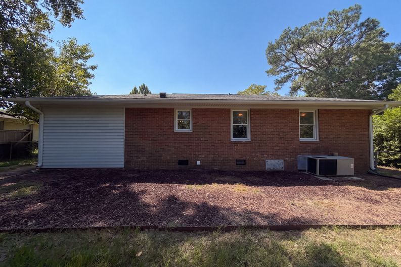 Photo 5 of 16 of 5206 N Sumac Cir, Fayetteville, NC
