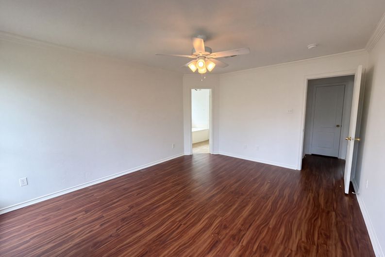 Photo 10 of 21 of 208 Comanche Trl, Alvarado, TX