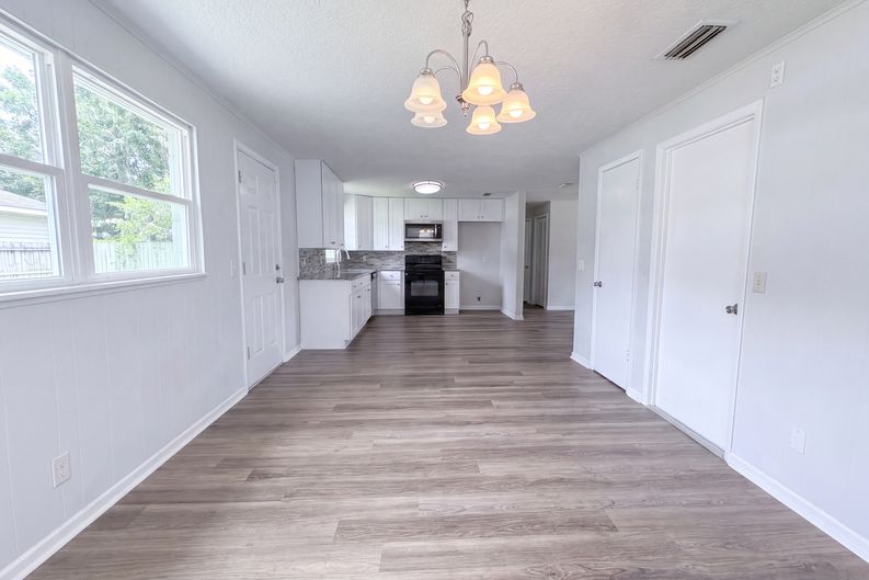 Photo 7 of 21 of 411 Capricorn Ln, Orange Park, FL